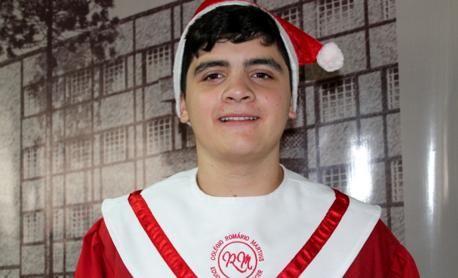 Essa é a primeira vez que o grupo se apresenta em Curitiba e também é a primeira vez que o aluno Lucas Yosseff Matozo, 13 anos, visita as instalações da Secretaria da Educação. “Ter a oportunidade de estar com meus colegas e levar música para outras pessoas foi o que me motivou a participar do projeto”, contou o estudante. “Também foi uma forma de ocupar meu tempo com novas atividades”, disse.