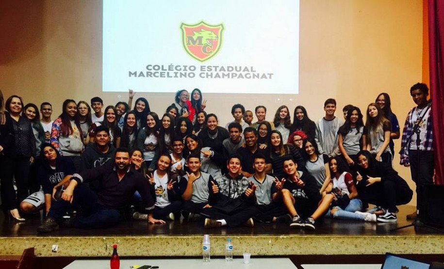 Os paranaenses pré-selecionados são os professores Sarita Maria Pieroli, de História, do Colégio Estadual Marcelino Champagnat, em Londrina (foto), e Edson Pedro Schiehl, de Matemática, do Colégio Estadual Frederico Guilherme Giese, do município de Piên.