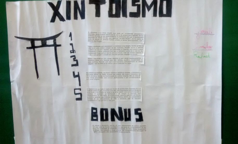 Trabalhos de estudantes do Colégio Estadual Bento Munhoz da Rocha Neto.