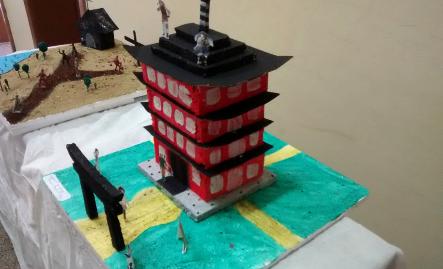 Trabalhos de estudantes do Colégio Estadual Leôncio Correia.