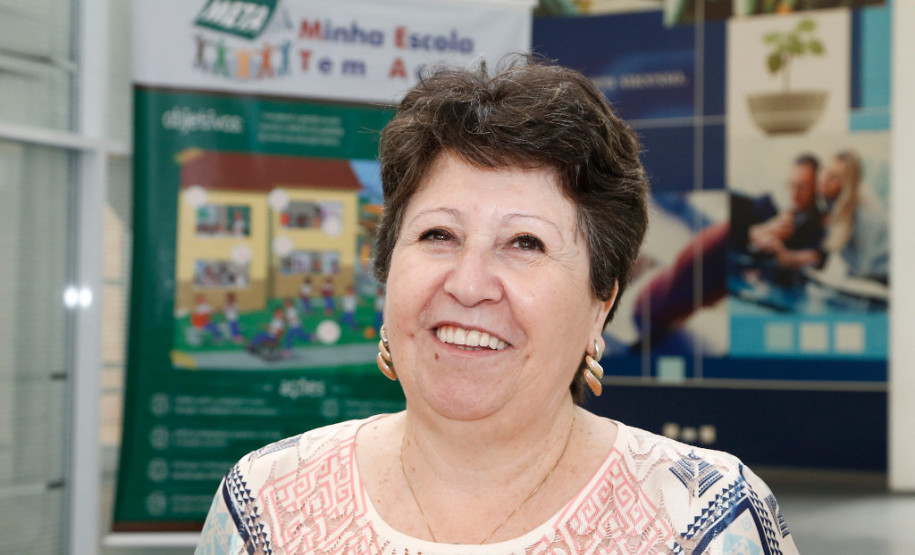 A chefe do Núcleo de Educação de Ponta Grossa, nos Campos Gerais, Maria Izabel, lembrou que as reuniões servem para orientações para o ano letivo. “Esse é um momento de reflexão e orientação de como devemos agir durante o ano que está começando. É muito importante estarmos juntos para podermos trocar experiências e conhecimentos entre as regionais”, disse Maria.