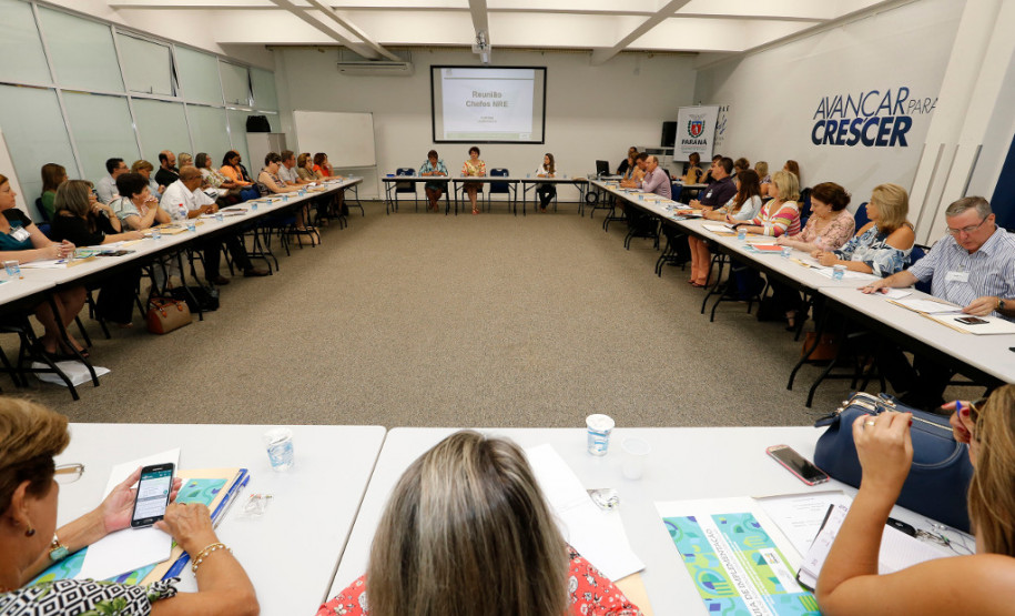 Os chefes dos 32 Núcleos Regionais de Educação (NREs) participam nesta segunda-feira (29) e terça-feira (30), em Curitiba, da primeira reunião do ano promovida pela Secretaria de Estado da Educação para debater questões pontuais de cada regional. As reuniões fazem parte de encontros periódicos entre os representantes da Secretaria para discutir questões técnicas, financeiras e pedagógicas para o bom início do ano letivo.