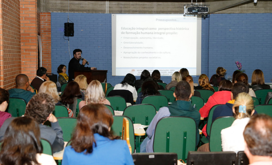 A rede estadual de ensino vai ampliar neste ano a oferta da Educação em Tempo Integral (ETI) no ensino médio. Além da 1ª série, agora os alunos do 2° ano também terão e educação em turno único e, em 2019, a rede estadual contemplará os estudantes da 3ª série. As matrículas para a Educação em Tempo Integral continuam abertas até o preenchimento das vagas.