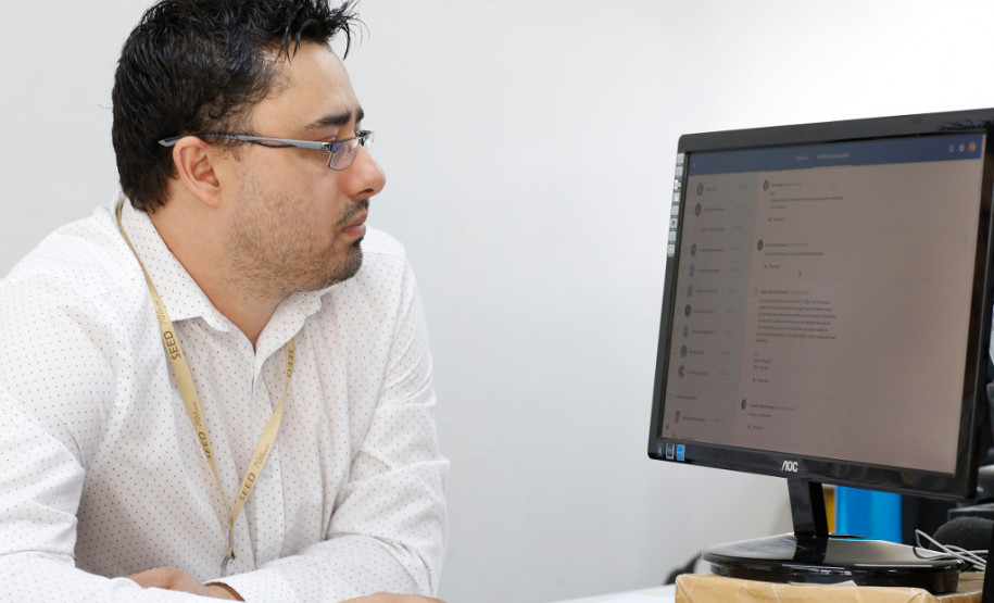 O chefe do Departamento de Políticas e Tecnologias Educacionais, Eziquiel Menta, explicou que a novidade é uma continuidade do programa Conectados, criado em 2016. “Foi uma opção para melhorar a comunicação entre os professores e alunos inseridos no Conectados. Destacamos o serviço de e-mail, o armazenamento de arquivos em nuvem com espaço ilimitado e, principalmente, um ambiente virtual de aprendizagem que agrega múltiplas funcionalidades”, disse Menta.