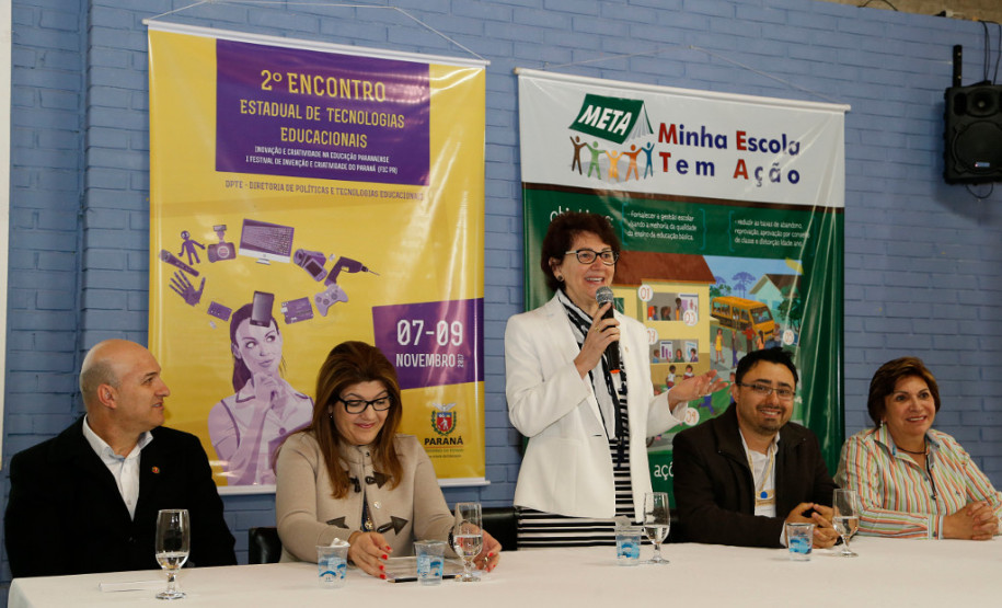 “Mais uma iniciativa do Governo do Paraná que possibilita uma gama quase infinita de ferramentas online aos nossos professores para uso pedagógico e que vai inserir ainda mais o processo de ensino e aprendizagem no mundo tecnológico”, disse a secretária da Educação, Ana Seres.