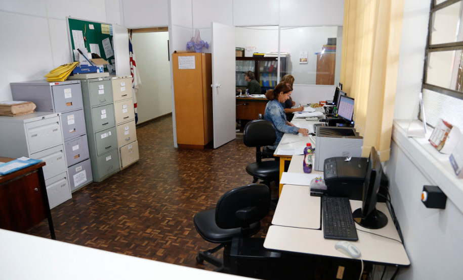 O ano de 2018 promete ser especial para as escolas estaduais do Paraná. O Governo do Estado investiu R$ 218 milhões em obras de infraestrutura em toda e rede de ensino. “São programas como o Escola 1.000, Renova Escola, Mãos Amigas e Reparo Rápido.