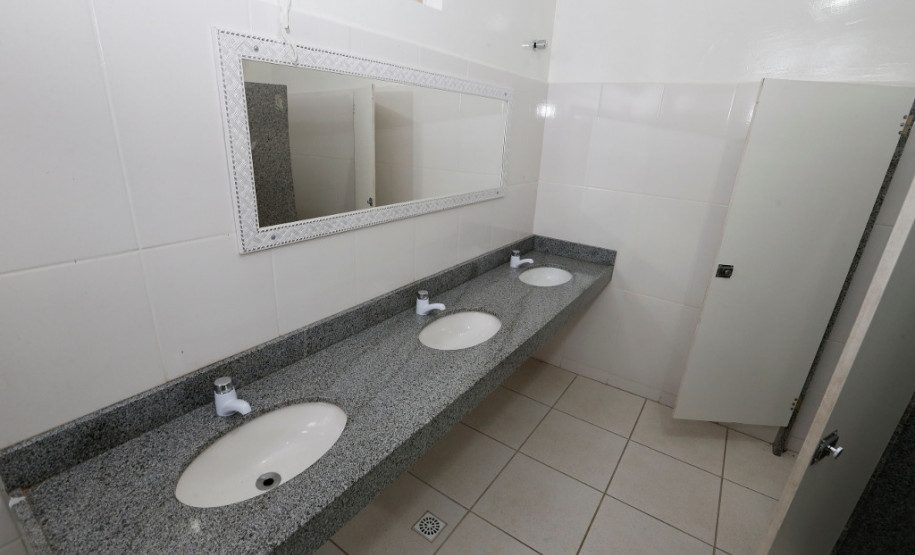 O ano de 2018 promete ser especial para as escolas estaduais do Paraná. O Governo do Estado investiu R$ 218 milhões em obras de infraestrutura em toda e rede de ensino. “São programas como o Escola 1.000, Renova Escola, Mãos Amigas e Reparo Rápido.