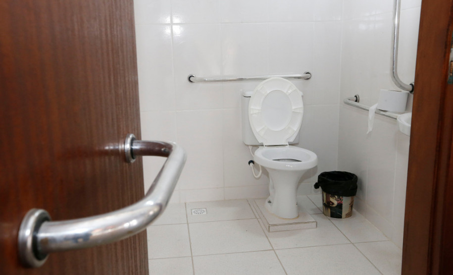 O ano de 2018 promete ser especial para as escolas estaduais do Paraná. O Governo do Estado investiu R$ 218 milhões em obras de infraestrutura em toda e rede de ensino. “São programas como o Escola 1.000, Renova Escola, Mãos Amigas e Reparo Rápido.