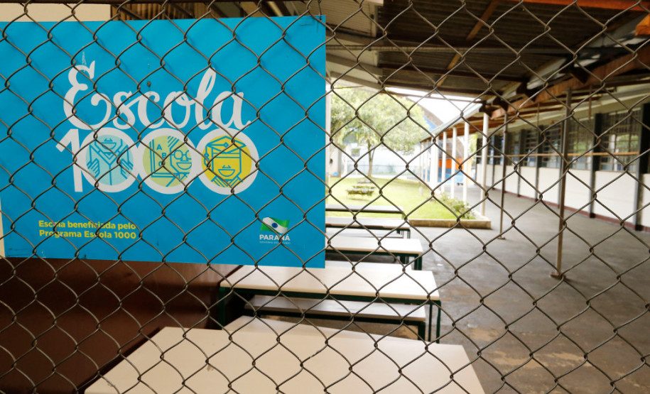 O ano de 2018 promete ser especial para as escolas estaduais do Paraná. O Governo do Estado investiu R$ 218 milhões em obras de infraestrutura em toda e rede de ensino. “São programas como o Escola 1.000, Renova Escola, Mãos Amigas e Reparo Rápido.