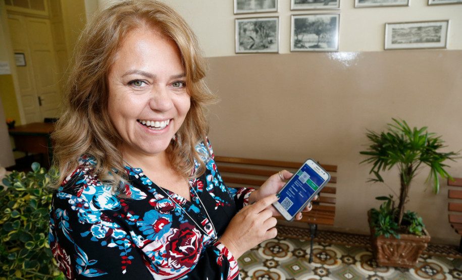 O Governo do Paraná lançou nesta quinta-feira (15), durante o primeiro encontro da Semana Pedagógica, a nova versão do aplicativo Escola Paraná, agora com ferramentas exclusivas para uso dos professores que atuam na rede estadual de ensino