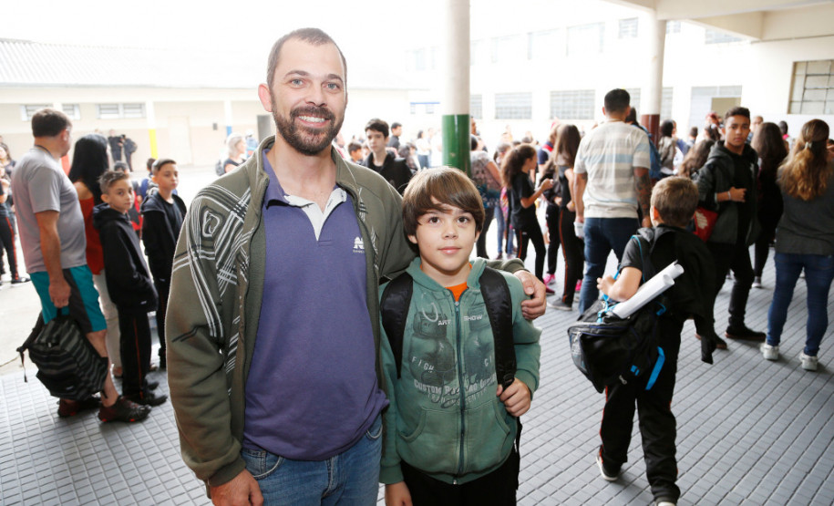 Em Curitiba, mais de 136 mil estudantes da rede estadual de ensino voltaram à rotina de estudos