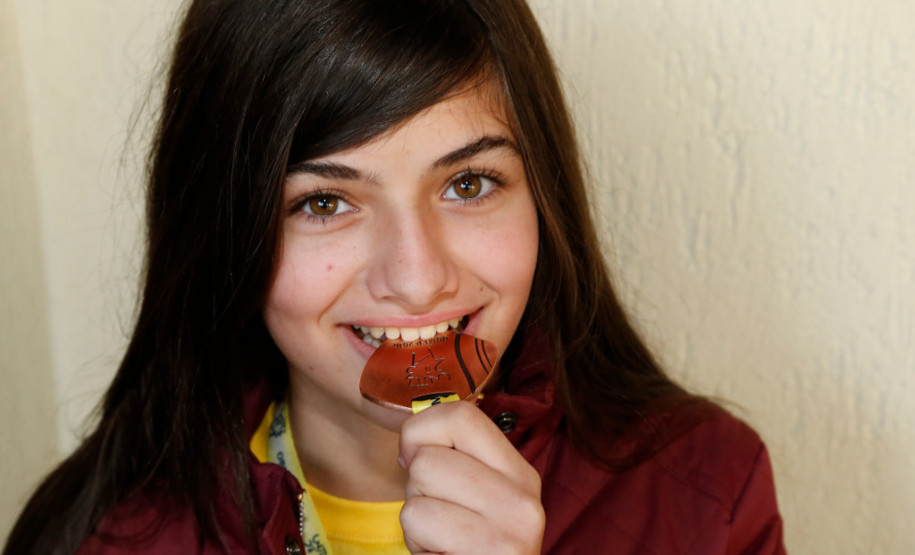 Entrega de medalhas de prata e bronze para alunos paranaenses participantes da OBMEP, em 2017.