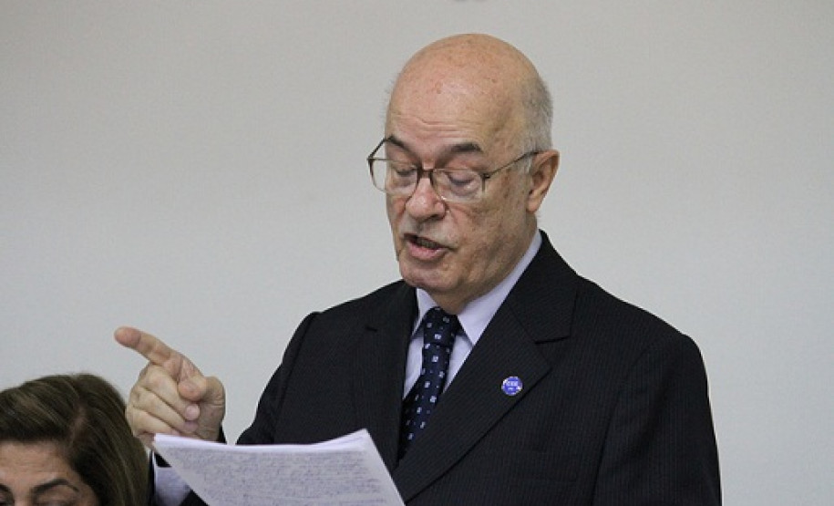 O novo presidente do Conselho Estadual de Educação do Paraná (CEE-PR), Oscar Alves, tomou posse nesta segunda-feira (13), durante solenidade, em Curitiba.