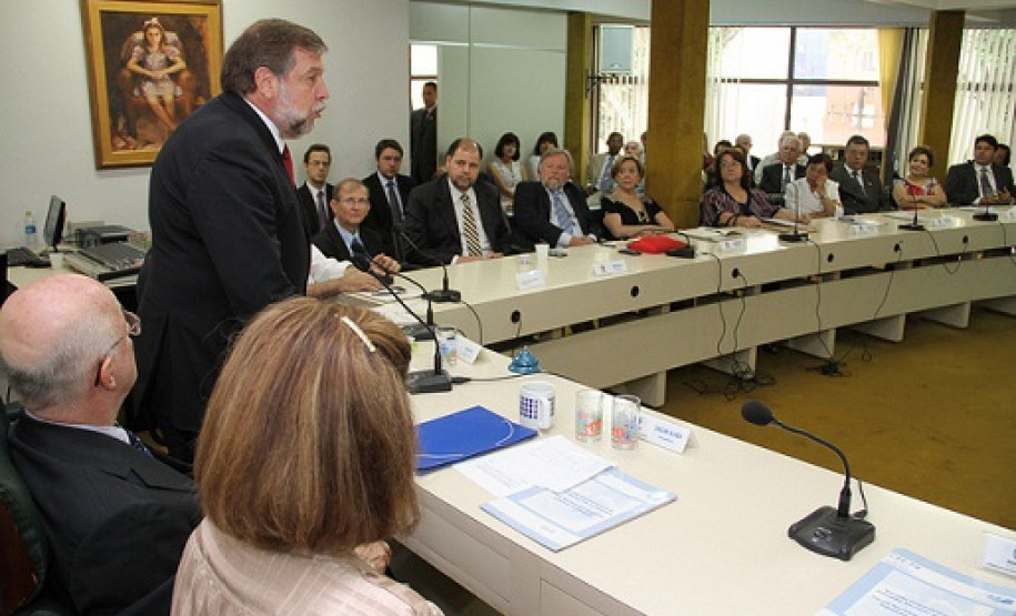 O Conselho Estadual de Educação é o órgão normativo, consultivo, de deliberação coletiva e de orientação da política educacional do Sistema Estadual de Ensino do Paraná.