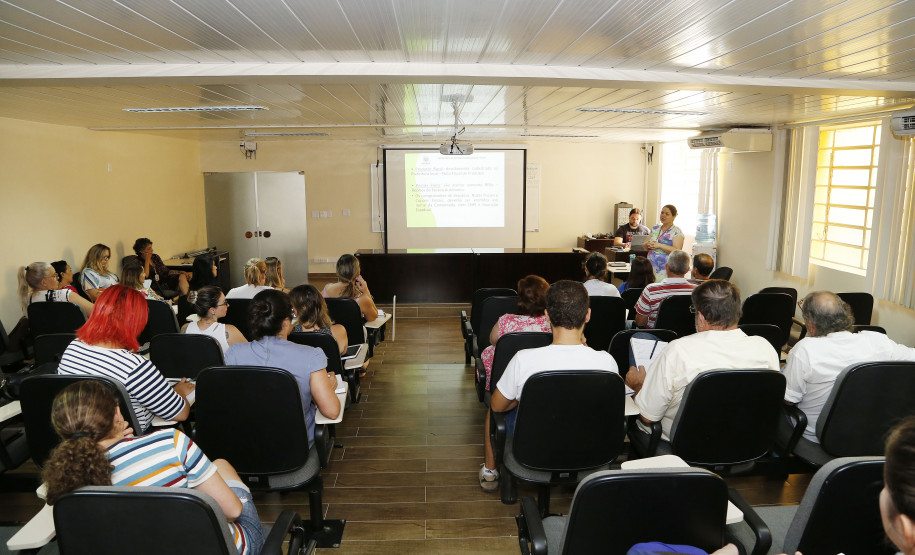 Curso segue até o dia 12 desse mês e deve atender até mais de 1.200 profissionais