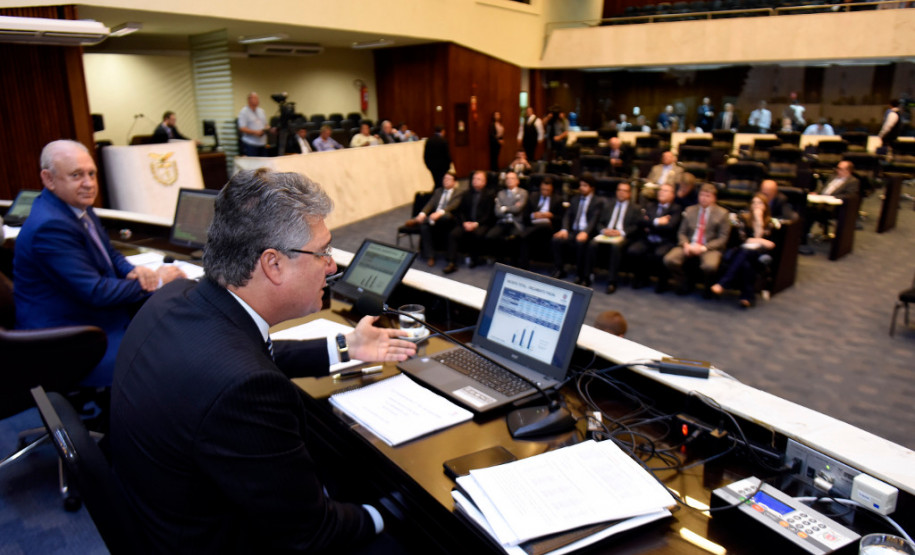 Com mais recursos para investimento, o Executivo destinou mais verbas para saúde, educação e segurança. Em 2017, o Governo do Paraná investiu 12,07% em saúde e 36,26% em educação, e ficou acima das porcentagens mínimas estabelecidas para as duas áreas – 12% e 30%, respectivamente.