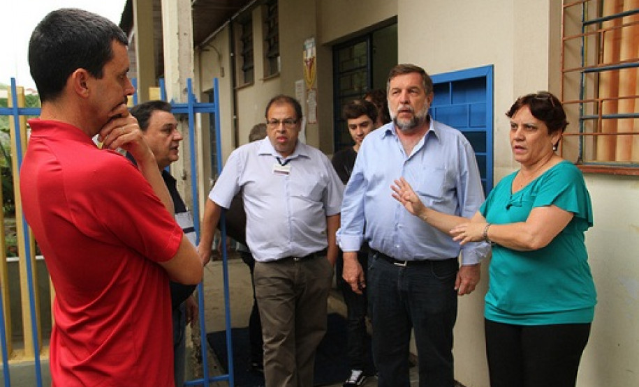 ...e no Colégio Estadual Roberto Langer Júnior, ambos localizados em Curitiba, no último sábado (11).