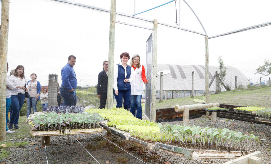 Colégio estadual de Campo Magro recebe kit tecnológico Em 2017 o colégio foi classificado em terceiro lugar no Prêmio Gestão Paraná, que elegeu as escolas que trabalham com projetos pedagógicos inovadores