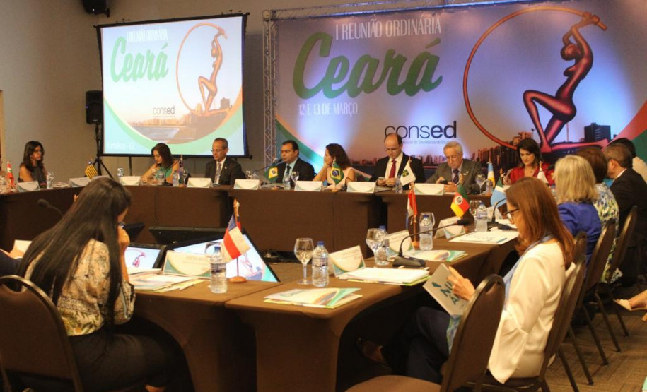 A secretária da Educação do Paraná, professora Ana Seres, participa nesta segunda-feira (12) e terça-feira (13) da primeira reunião ordinária de 2018 do Conselho Nacional de Secretários de Educação (Consed), em Fortaleza, no Ceará. Estão reunidos representantes de todos os estados e Distrito Federal para discutir e validar o texto da Base Nacional Comum Curricular (BNCC) do Ensino Médio.