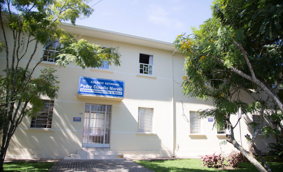 Estudantes dos ensinos fundamental e médio do Colégio Estadual Padre Cláudio Morelli, em Curitiba, são os representantes da rede estadual de ensino do Paraná na etapa nacional do Torneio de Robótica First LEGO League (FLL), que acontece na capital paranaense, de sexta-feira (16) a domingo (18). A competição é organizada no Brasil pelo Departamento Nacional do Serviço Social da Indústria (Sesi).