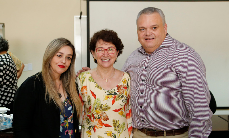 O Governo do Paraná, por meio da Secretaria de Estado da Educação, assinou nessa sexta-feira (16), em Curitiba, o termo de cooperação técnica com 19 municípios para a oferta do Ensino Médio regular e Ensino Médio integrado à educação profissional aos filhos de pequenos agricultores rurais que estudam nas Casas Familiares Rurais (CFR)