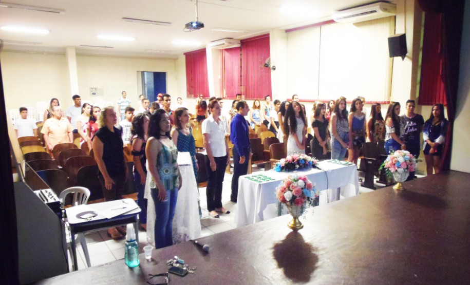 A Secretaria da Educação do Paraná vai expandir a oferta de cursos de Qualificação Profissional Básica na rede estadual de ensino por meio do Programa Nacional de Acesso a Educação Profissional e Emprego (Pronatec). Os cursos têm duração de dois a seis meses e estarão disponíveis em estabelecimentos que já ofertam educação profissional. Na foto, formatura de alunos do Pronatec no Colégio Estadual de Campo Mourão.