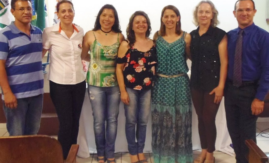 A Secretaria da Educação do Paraná vai expandir a oferta de cursos de Qualificação Profissional Básica na rede estadual de ensino por meio do Programa Nacional de Acesso a Educação Profissional e Emprego (Pronatec). Os cursos têm duração de dois a seis meses e estarão disponíveis em estabelecimentos que já ofertam educação profissional. Na foto, formatura de alunos do Pronatec no Colégio Estadual de Campo Mourão.