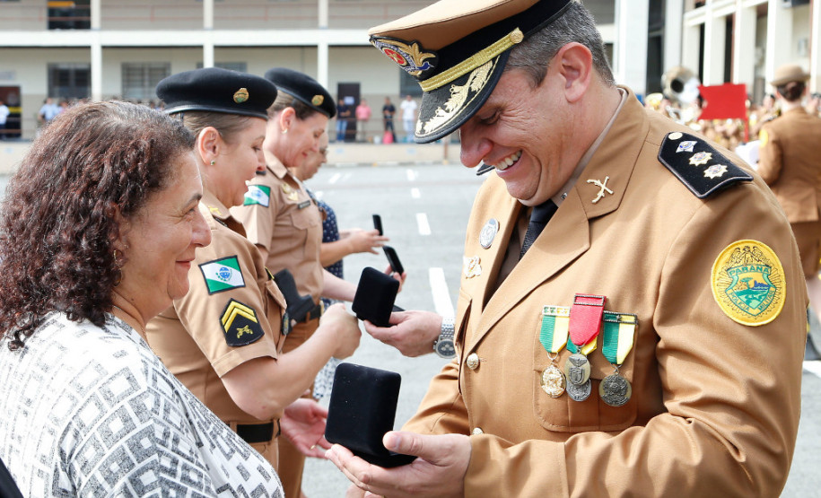 Uma cerimônia celebrada Quartel do Comando Geral da Polícia Militar, em Curitiba, na manhã desta segunda-feira (19) marcou a celebração de 10 anos de existência do Batalhão de Patrulha Escolar Comunitária (BPEC)