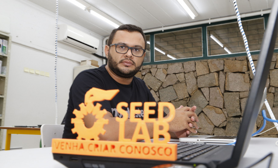 Delegação do RN conhece metodologias de ensino tecnológico do Paraná Secretaria Estadual de Educação do Paraná; Gurpo de funcionários da prefeitura municipal de Ceará Mirin do estado do Rio Grande do Norte visitam o Departamento de Políticas Tecnológica (DPTE), na foto Andy Pereira da Costa Freitas. 20-03-18. Foto: Hedeson Alves