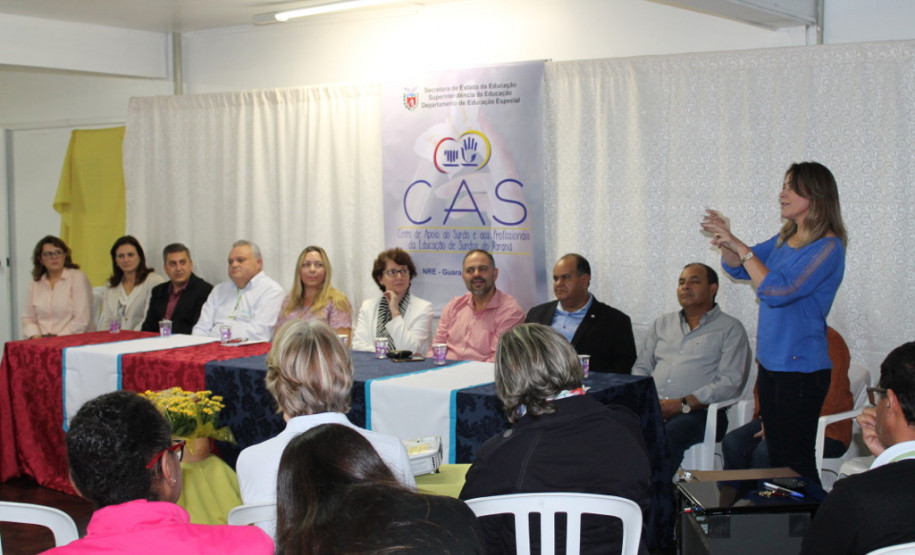 O Governo do Estado inaugurou nessa quarta-feira (28), em Guarapuava, no Centro do Estado, uma nova sede do Centro de Apoio ao Surdo e aos Profissionais da Educação de Surdos (CAS). Com o novo centro, a Secretaria de Estado da Educação vai expandir o atendimento especializado a cerca de 2 mil alunos surdos matriculados na rede estadual de ensino e em unidades conveniadas presentes nos 32 Núcleos Regionais da Educação (NREs).