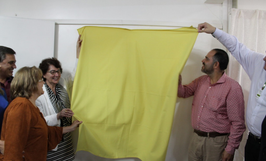 O Governo do Estado inaugurou nessa quarta-feira (28), em Guarapuava, no Centro do Estado, uma nova sede do Centro de Apoio ao Surdo e aos Profissionais da Educação de Surdos (CAS). Com o novo centro, a Secretaria de Estado da Educação vai expandir o atendimento especializado a cerca de 2 mil alunos surdos matriculados na rede estadual de ensino e em unidades conveniadas presentes nos 32 Núcleos Regionais da Educação (NREs).