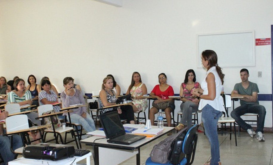 SALAS DE APOIO – O programa atende às dificuldades de aprendizagem de crianças que frequentam o 6º ou 9º ano do Ensino Fundamental. Esses alunos participam de aulas de Língua Portuguesa e...