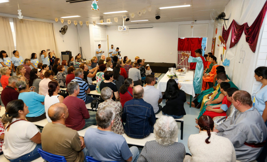 Uma peça teatral sobre a Paixão de Cristo é a atividade escolhida pela Escola Estadual Lucy Requião Mello e Silva na modalidade Educação Especial, em Curitiba, para destacar o Dia Mundial da Conscientização do Autismo. A apresentação é resultado das ações realizadas na escola para desenvolver o potencial de seus estudantes autistas.