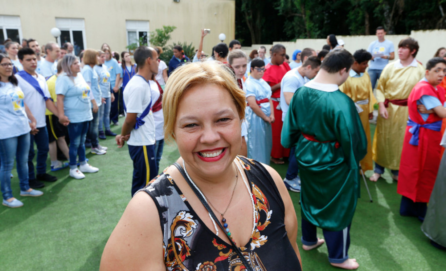 A encenação é aprovada pelas famílias dos estudantes. “As pessoas que não tem uma pessoa autista na família não veem a importância que uma apresentação como essa tem para a gente. Ver que ele está se expressando, se apresentando na frente de outras pessoas, é algo extremamente valoroso”, afirma Luciana Grochovski, irmã do aluno Leandro Grochovski, de 35 anos.