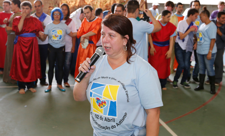 “O objetivo do evento é a valorização do trabalho dos estudantes, trabalhar o respeito à diversidade, e marcar o Dia da Conscientização do Autismo, dia 2 de abril. Fizemos toda uma programação sobre esta data, com o tema da Paixão de Cristo, para os nossos alunos e para as suas famílias”, explica a diretora da escola, Edimara Zanocini.