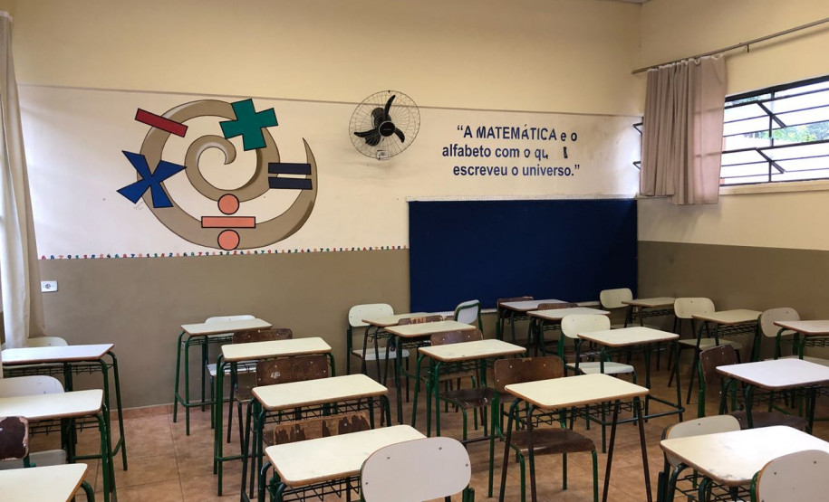 Salas de aula ambiente são organizadas pelos professores conforme os conteúdos são trabalhados. Iniciativa diversifica rotina de nove horas diárias de estudo.
