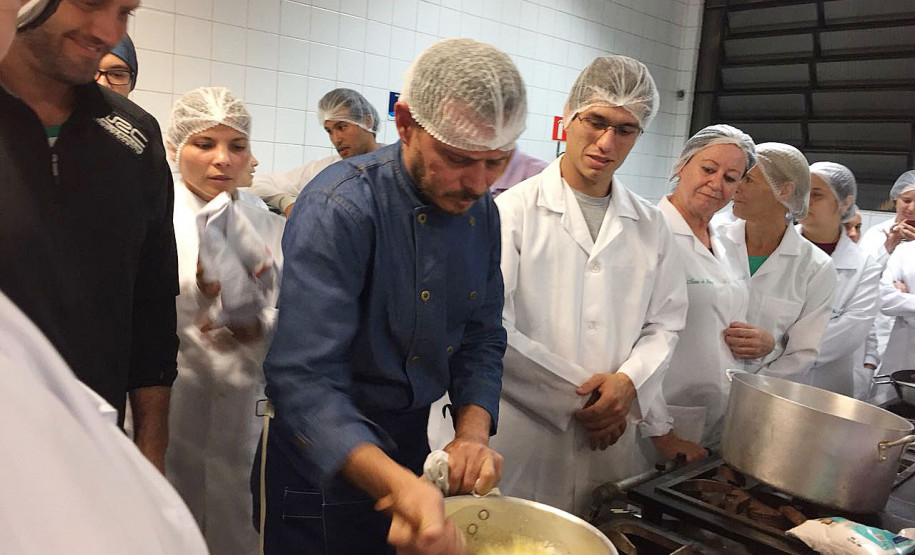 Parceria com profissionais e empresas que promovem palestras, oficinas, seminários e cursos de extensão que complementam a formação.