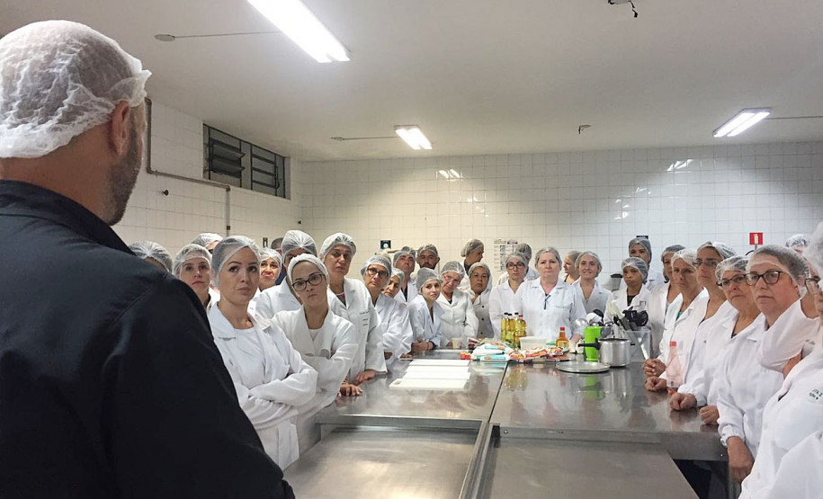 Parceria com profissionais e empresas que promovem palestras, oficinas, seminários e cursos de extensão que complementam a formação.