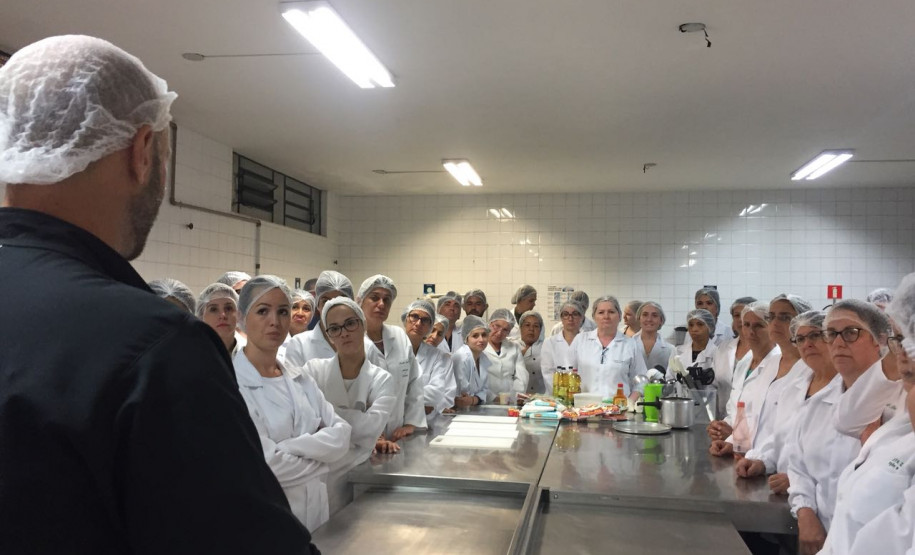 Parceria com profissionais e empresas que promovem palestras, oficinas, seminários e cursos de extensão que complementam a formação.