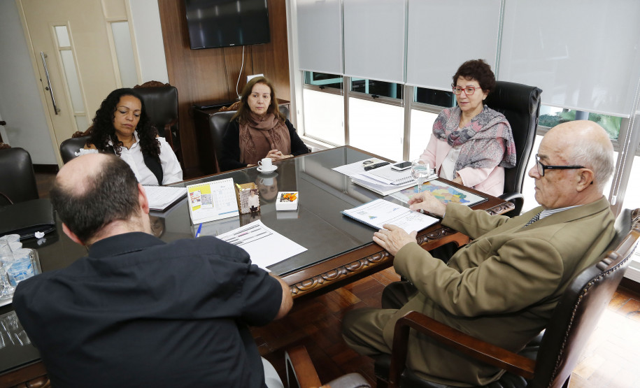 Secretaria Estadual de Educação do Paraná; Reunião no gabinete da secretária Ana Seres Trento Comin sobre o Plano Nacional Curricular da Educação Base. 02-04-18. Foto: Hedeson Alves