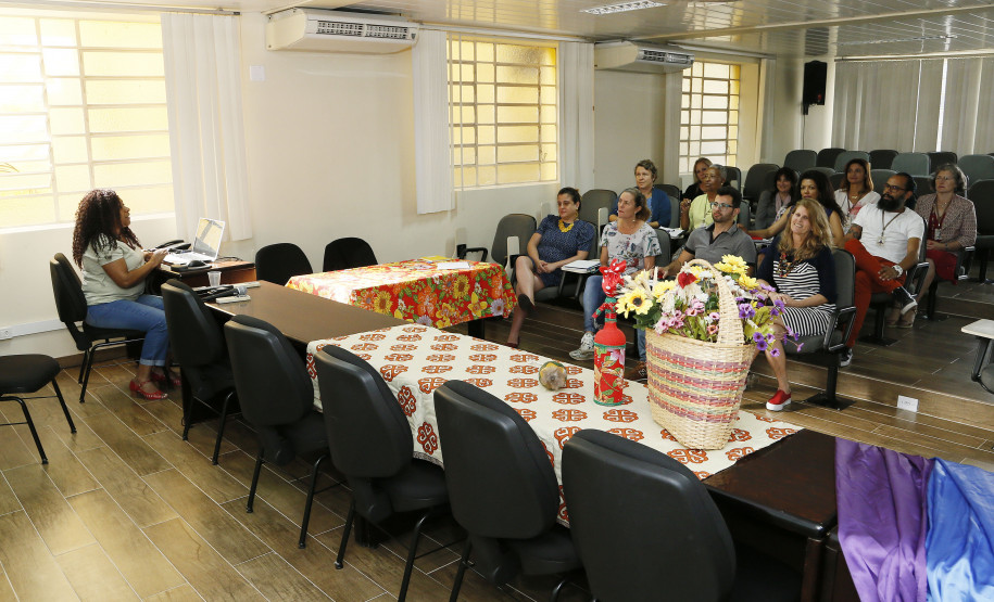 Secretaria Estadual de Educação do Paraná; Funcionários da SEED participam da Semana Pedagócica no auditório, Departamento de diversidade. 06-04-18. Foto: Hedeson Alves