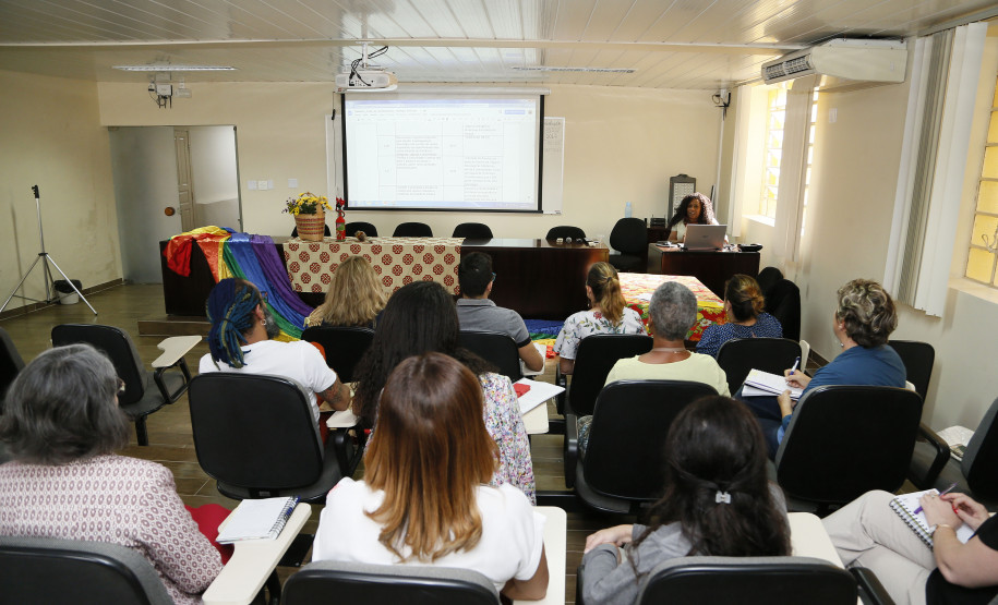 Secretaria Estadual de Educação do Paraná; Funcionários da SEED participam da Semana Pedagócica no auditório, Departamento de diversidade. 06-04-18. Foto: Hedeson Alves