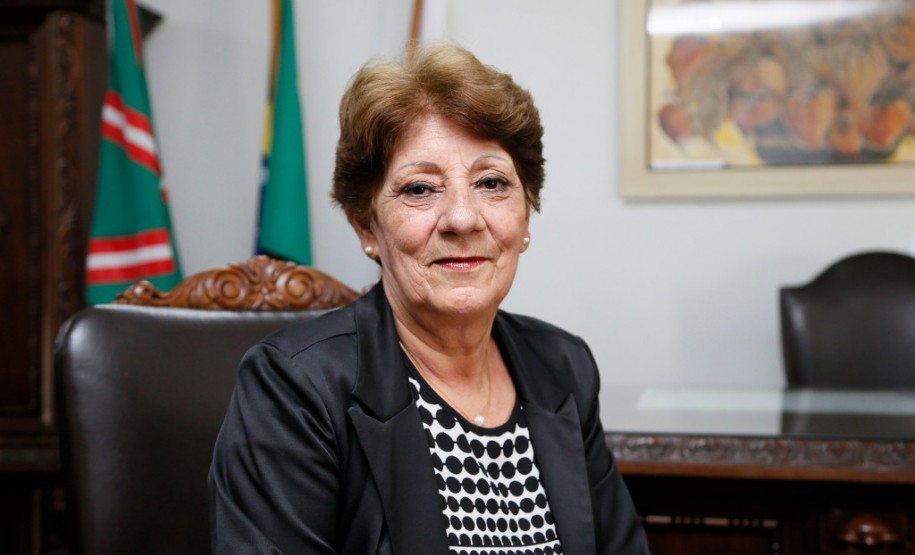 Chefe do NRE de Londrina é a nova secretária da Educação Lúcia Aparecida Cortez Martins é professora do estado desde 1988. Também foi diretora de escola antes de chefiar por sete anos o Núcleo Regional de Educação de Londrina.