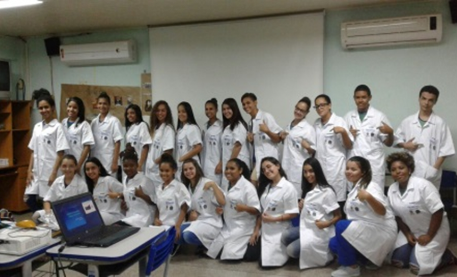 Agentes Educacionais I e II vão atuar como bolsistas em Curitiba, Londrina e Paranavaí. Inscrições devem ser feitas diretamente nos Núcleos Regionais de Educação até esta quarta (11).