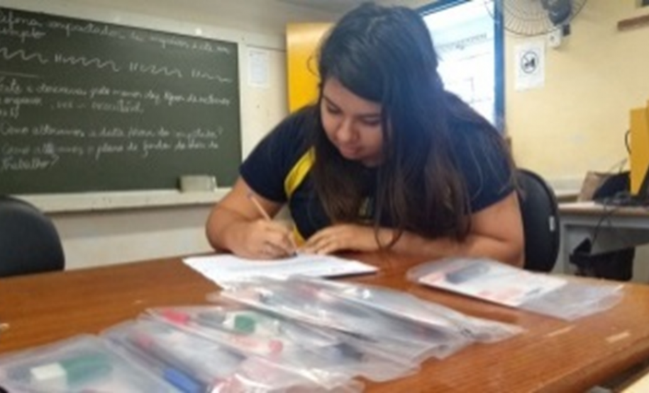 Agentes Educacionais I e II vão atuar como bolsistas em Curitiba, Londrina e Paranavaí. Inscrições devem ser feitas diretamente nos Núcleos Regionais de Educação até esta quarta (11).