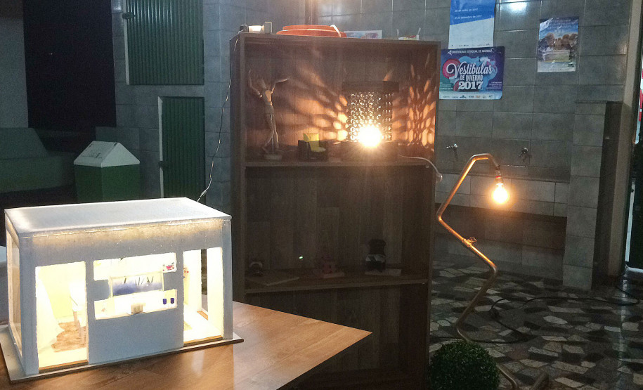 A região do Rio Paraná, conhecida como “Litoral Doce” do Estado, tem atraído muitos veranistas e com eles condomínios residenciais e lojas de decoração. A demanda por profissionais para atuarem na decoração destas novas casas e nas lojas que se instalaram atraídas pelo fluxo de turistas fez com que o Centro Educacional de Educação Profissional Dr Marins Alves de Camargo, de Paranavaí, passasse a oferecer um curso técnico em design de interiores.