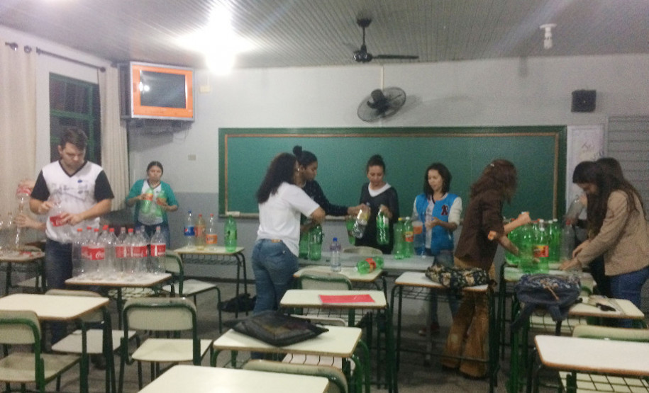 A região do Rio Paraná, conhecida como “Litoral Doce” do Estado, tem atraído muitos veranistas e com eles condomínios residenciais e lojas de decoração. A demanda por profissionais para atuarem na decoração destas novas casas e nas lojas que se instalaram atraídas pelo fluxo de turistas fez com que o Centro Educacional de Educação Profissional Dr Marins Alves de Camargo, de Paranavaí, passasse a oferecer um curso técnico em design de interiores.