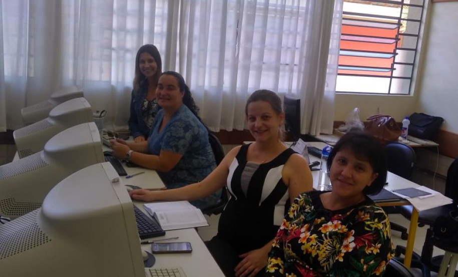 Profissionais trabalharam questões técnicas relacionadas ao uso do sistema, importância do combate ao abandono escolar e o papel da rede de proteção à criança e ao adolescente.