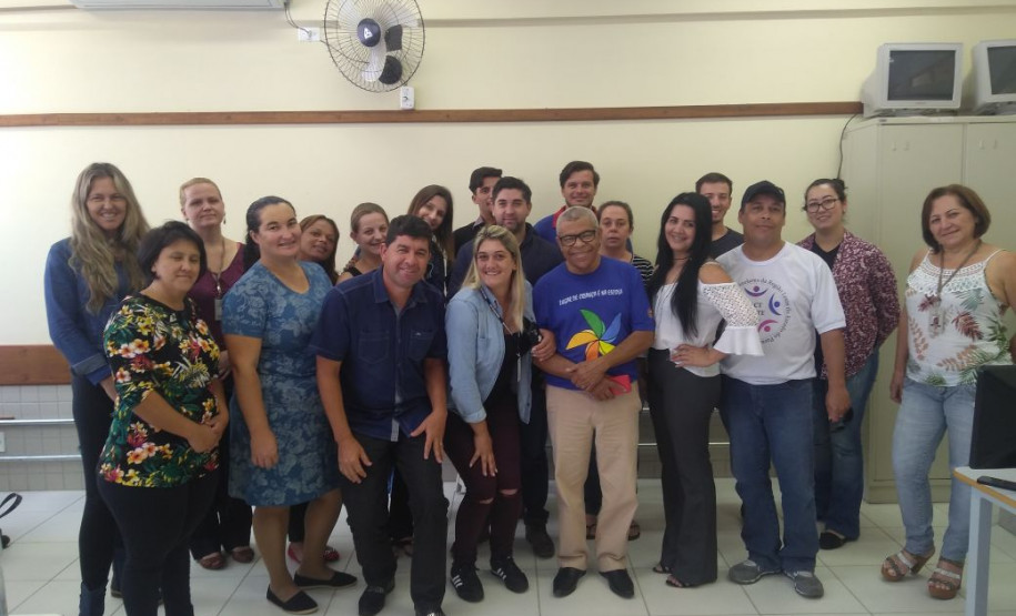 Profissionais trabalharam questões técnicas relacionadas ao uso do sistema, importância do combate ao abandono escolar e o papel da rede de proteção à criança e ao adolescente.