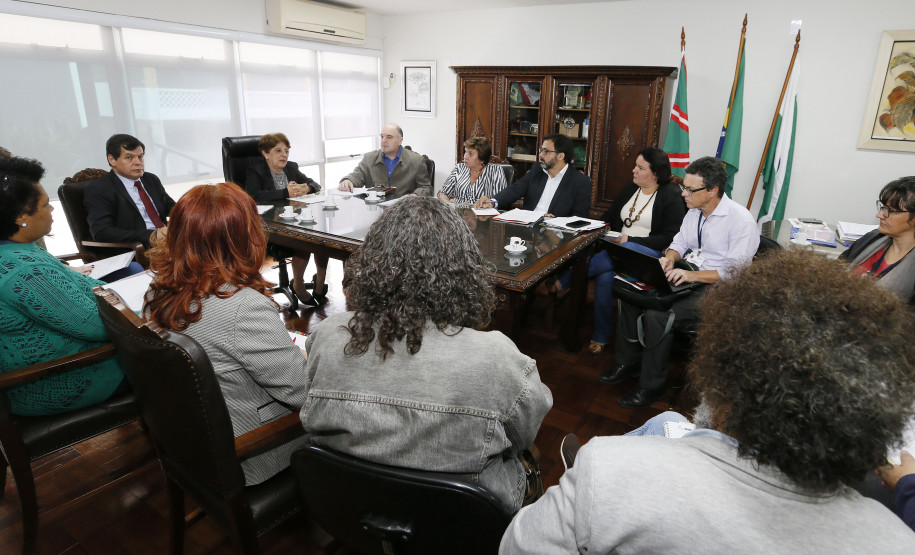 Secretaria Estadual de Educação do Paraná; Reunião com a Secretária Lucia Cortez no gabinete com representantes da APP. 17-04-18. Foto: Hedeson Alves